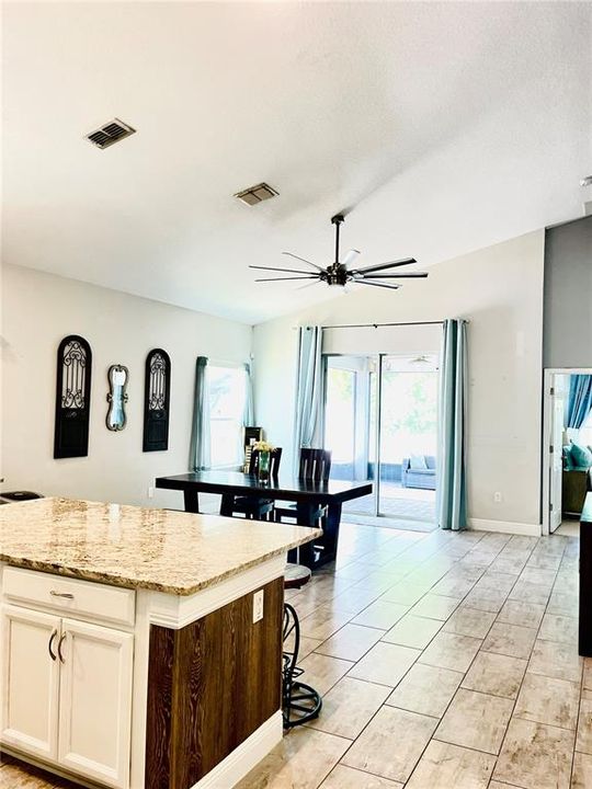 En Venta: $424,999 (4 camas, 2 baños, 2064 Pies cuadrados)