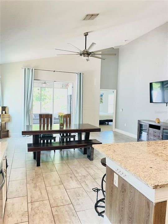 En Venta: $424,999 (4 camas, 2 baños, 2064 Pies cuadrados)