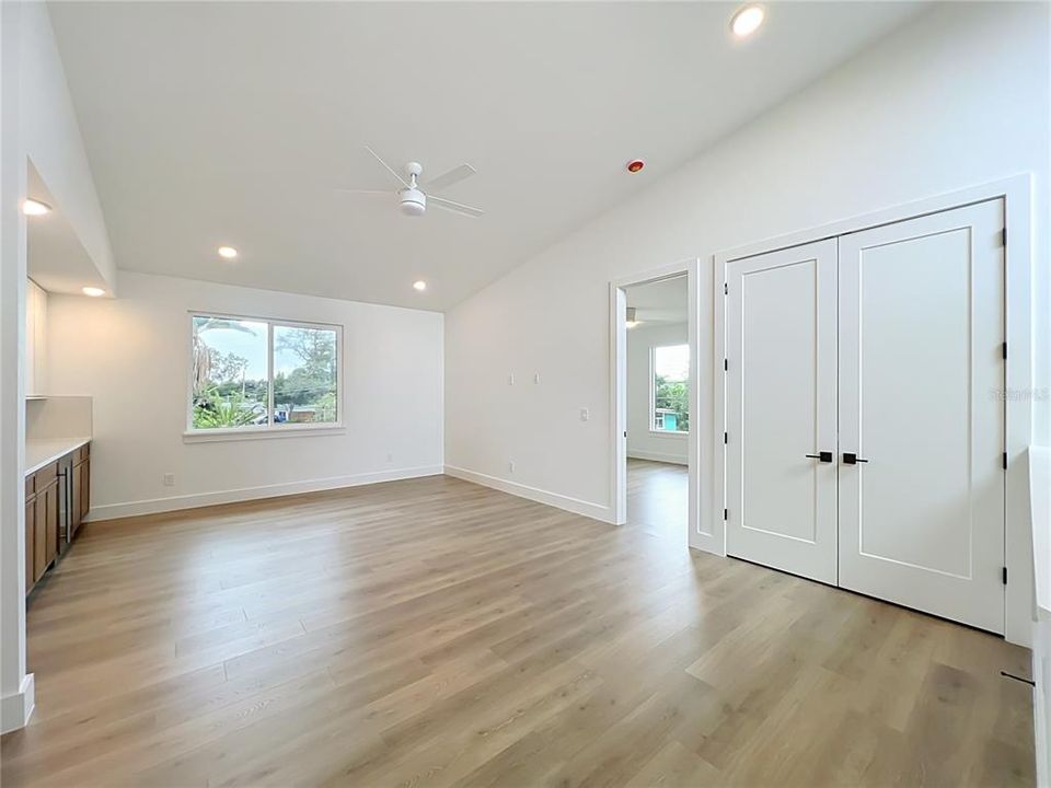 For Sale: $2,150,000 (5 beds, 4 baths, 4017 Square Feet)