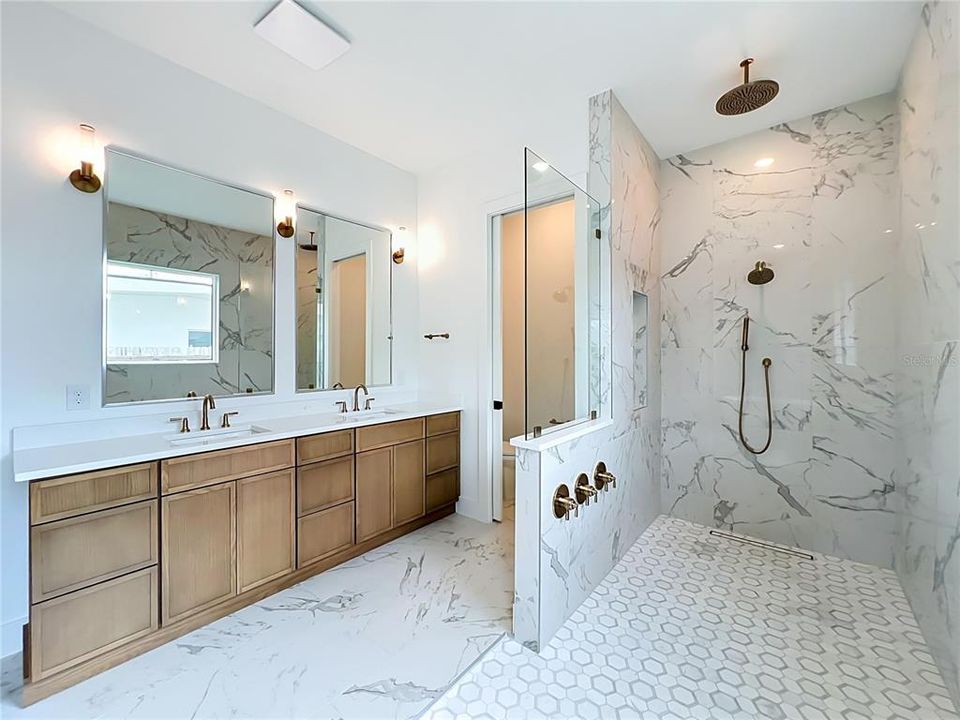 For Sale: $2,150,000 (5 beds, 4 baths, 4017 Square Feet)