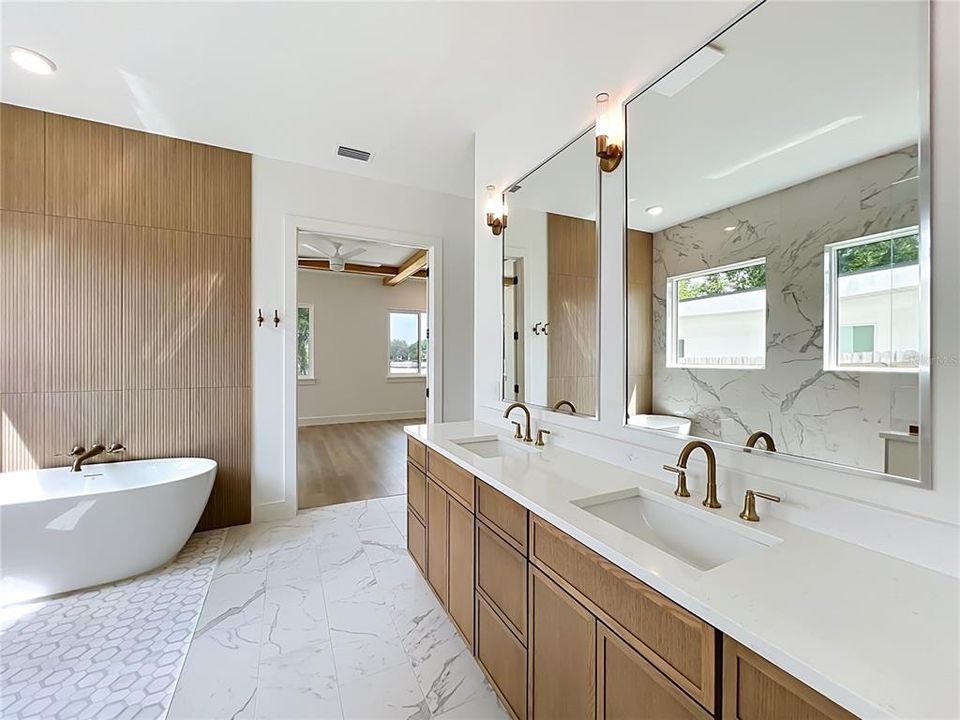 For Sale: $2,150,000 (5 beds, 4 baths, 4017 Square Feet)
