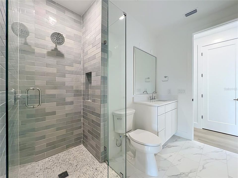 For Sale: $2,150,000 (5 beds, 4 baths, 4017 Square Feet)
