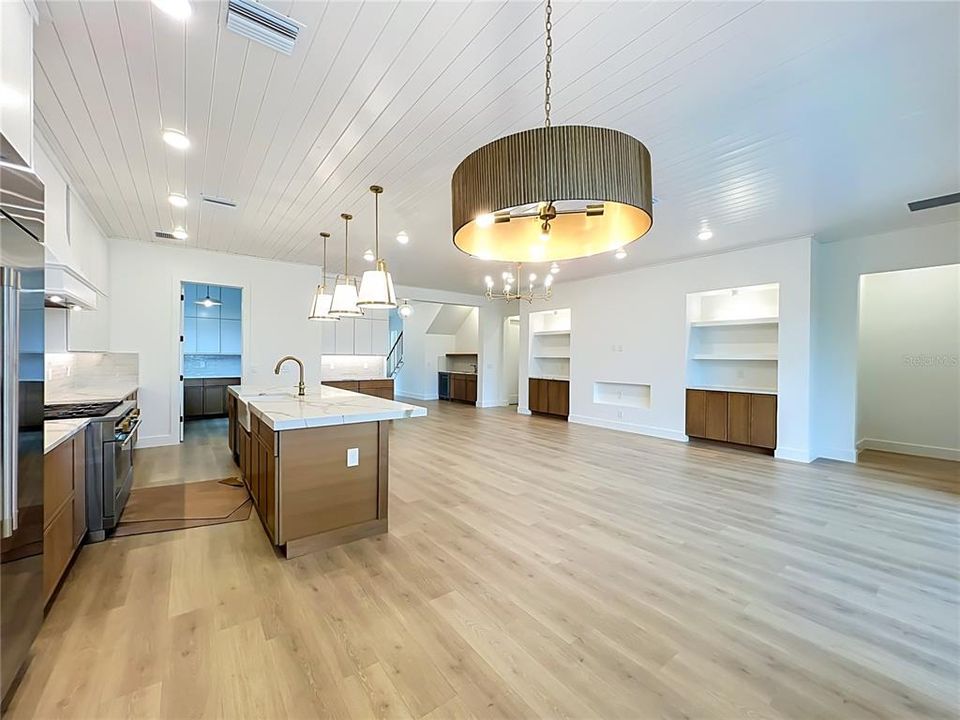 For Sale: $2,150,000 (5 beds, 4 baths, 4017 Square Feet)