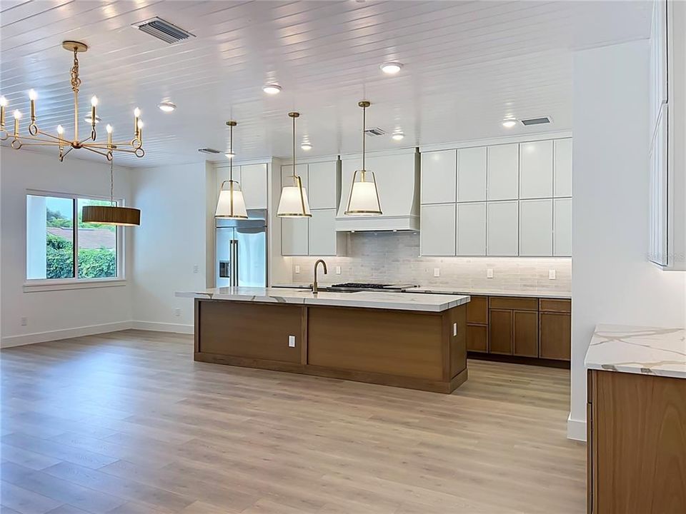 For Sale: $2,150,000 (5 beds, 4 baths, 4017 Square Feet)
