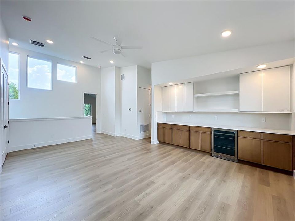 For Sale: $2,150,000 (5 beds, 4 baths, 4017 Square Feet)