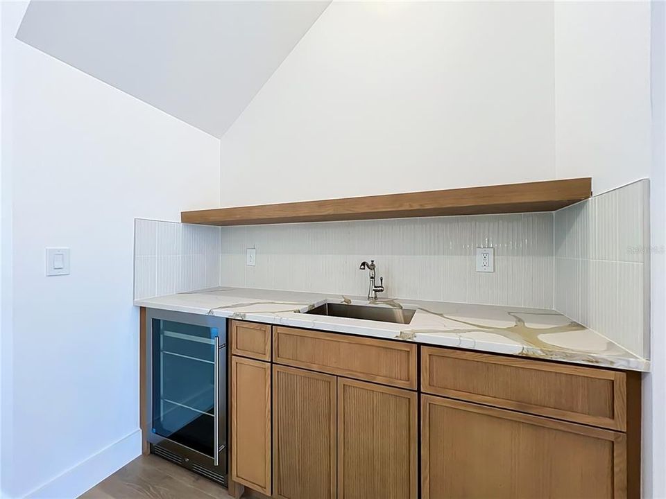 For Sale: $2,150,000 (5 beds, 4 baths, 4017 Square Feet)