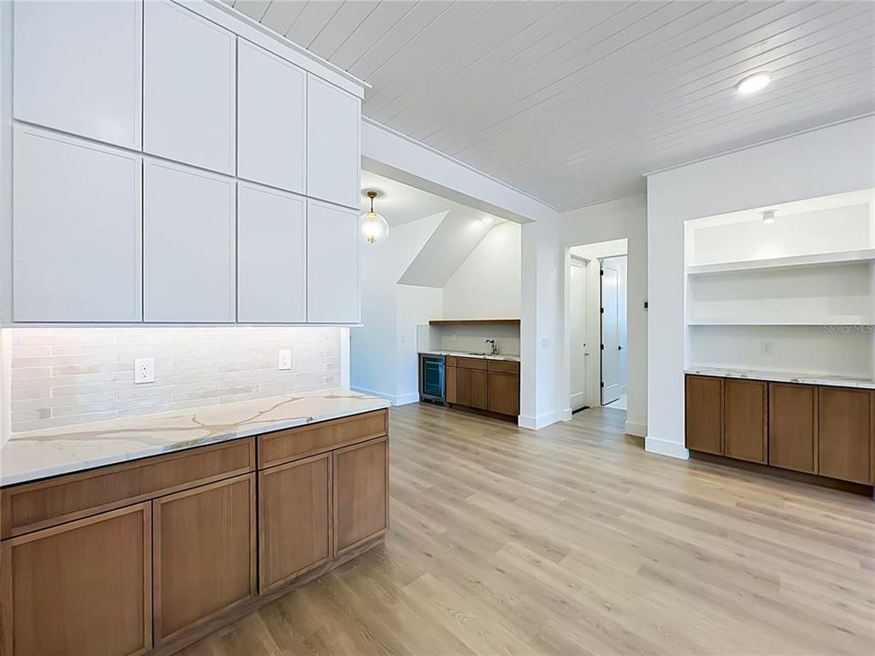 For Sale: $2,150,000 (5 beds, 4 baths, 4017 Square Feet)