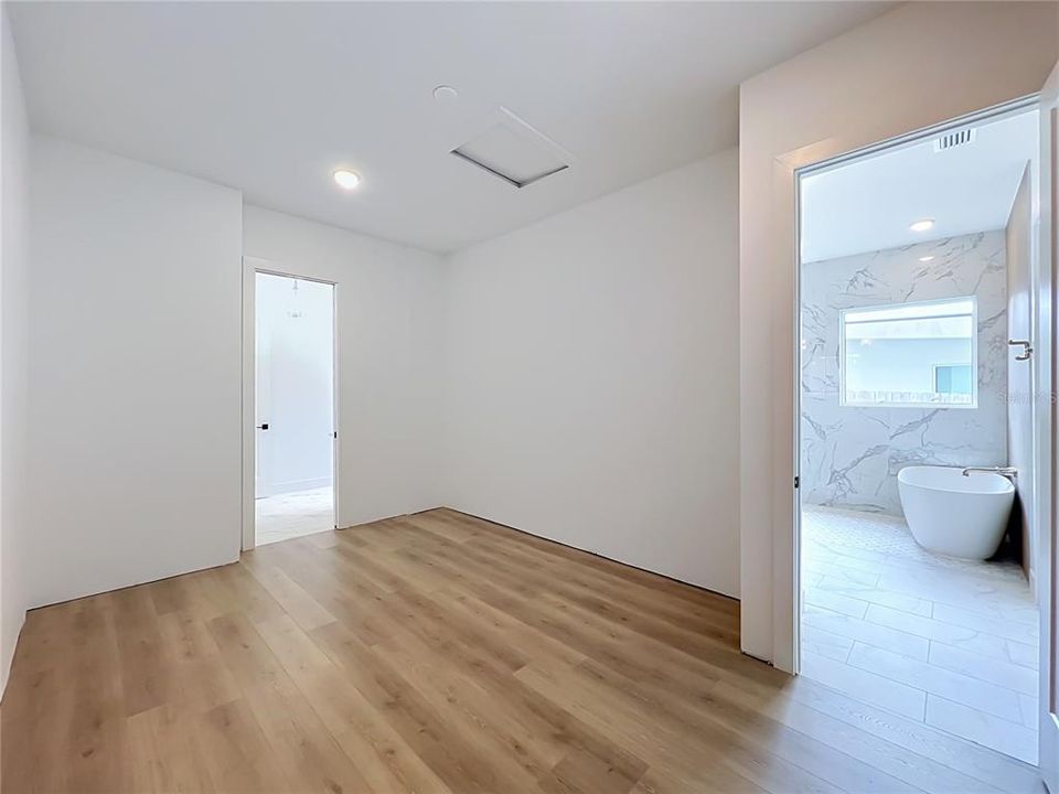 For Sale: $2,150,000 (5 beds, 4 baths, 4017 Square Feet)