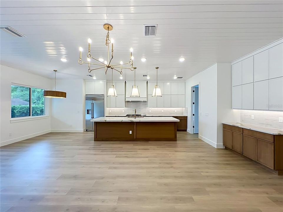 For Sale: $2,150,000 (5 beds, 4 baths, 4017 Square Feet)