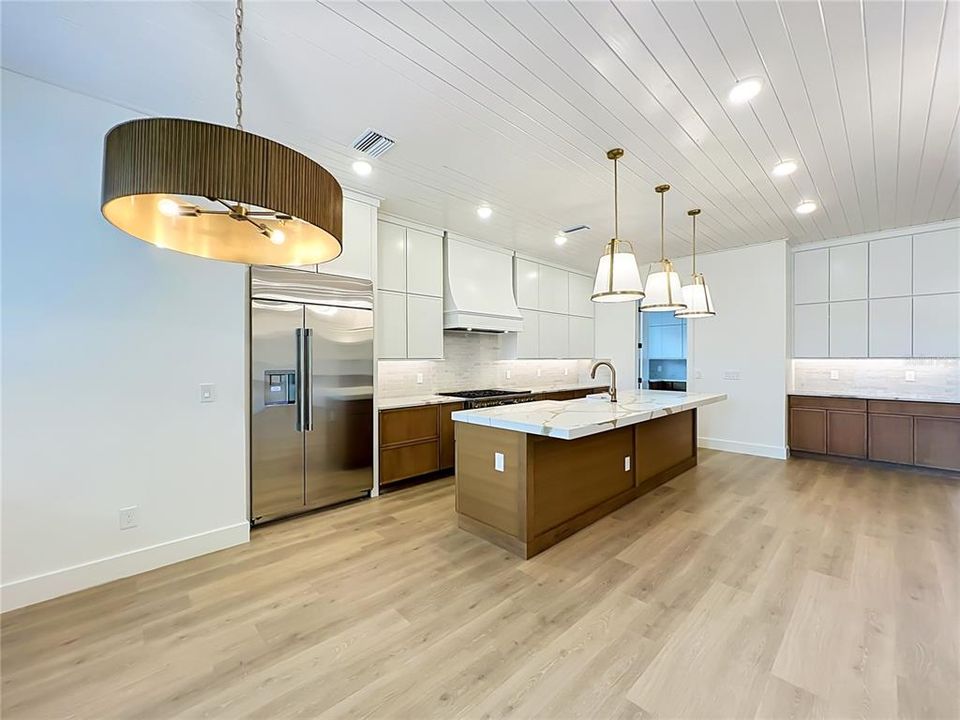 For Sale: $2,150,000 (5 beds, 4 baths, 4017 Square Feet)