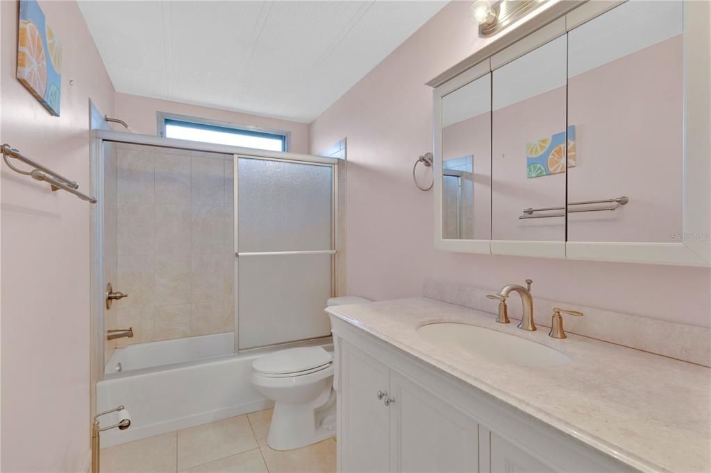 На продажу: $175,000 (2 спален, 2 ванн, 972 Квадратных фут)