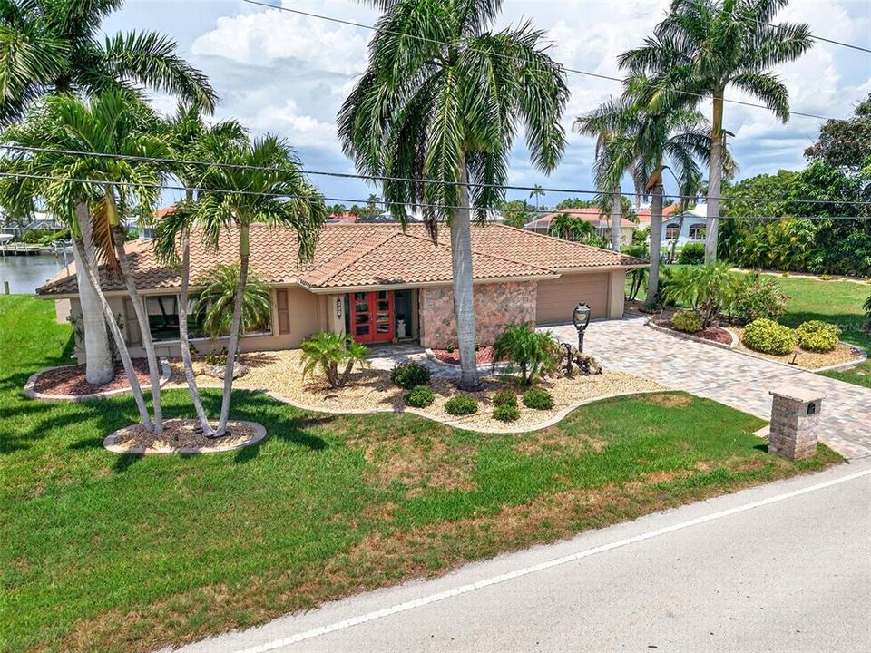 For Sale: $1,150,000 (4 beds, 2 baths, 2241 Square Feet)