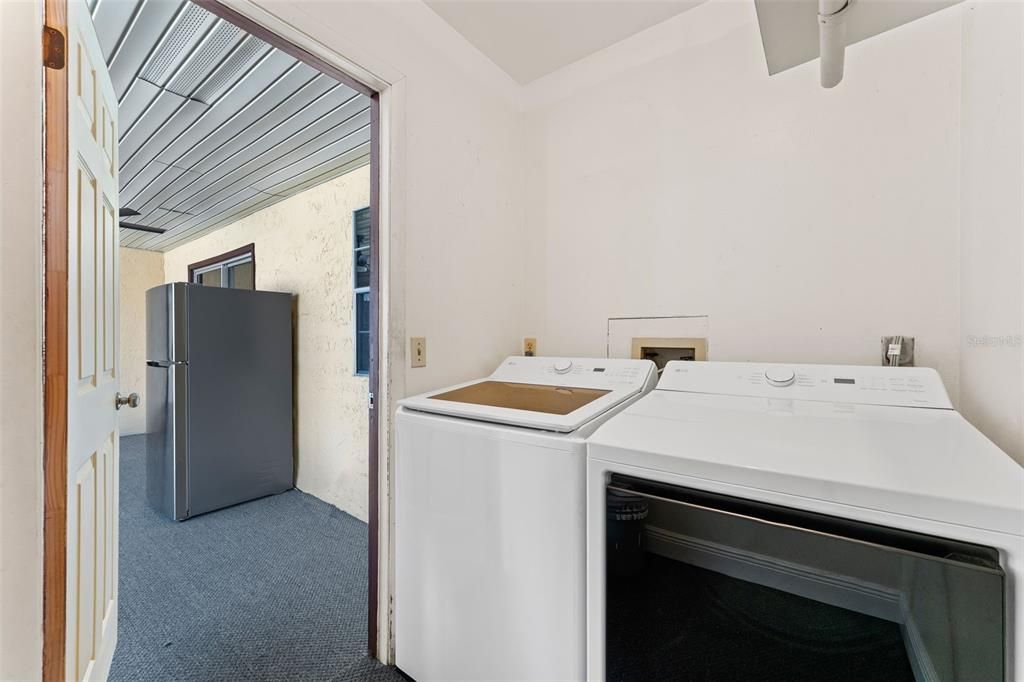 For Sale: $199,900 (2 beds, 2 baths, 962 Square Feet)