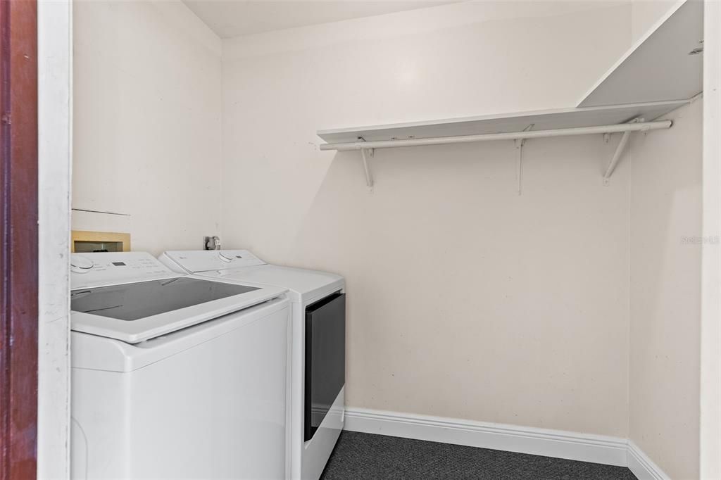 For Sale: $199,900 (2 beds, 2 baths, 962 Square Feet)