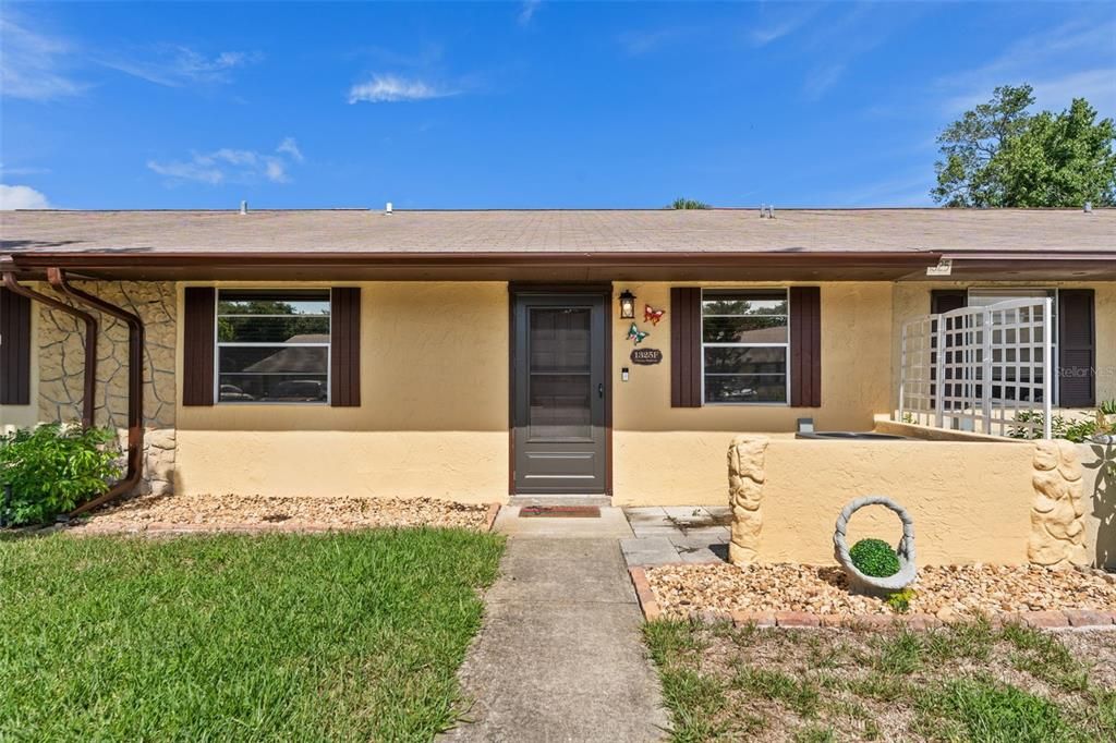For Sale: $199,900 (2 beds, 2 baths, 962 Square Feet)