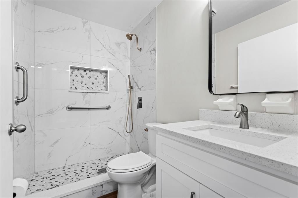 For Sale: $199,900 (2 beds, 2 baths, 962 Square Feet)