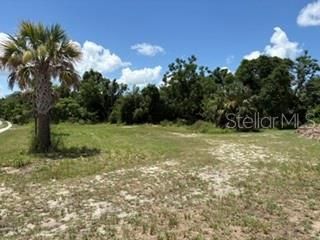 На продажу: $895,000 (2.16 acres)