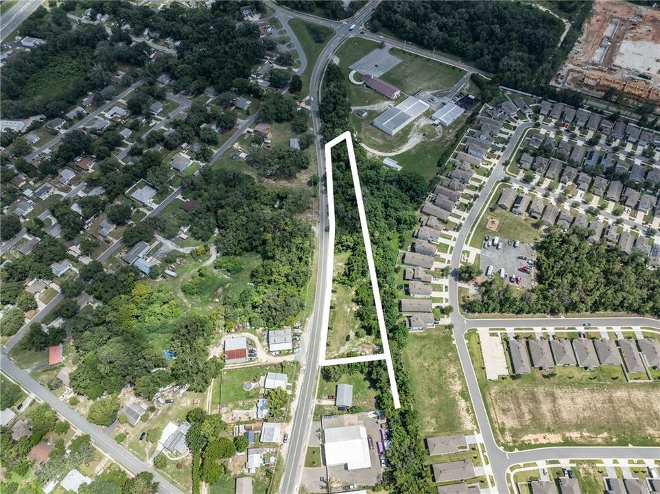 待售: $895,000 (2.16 acres)