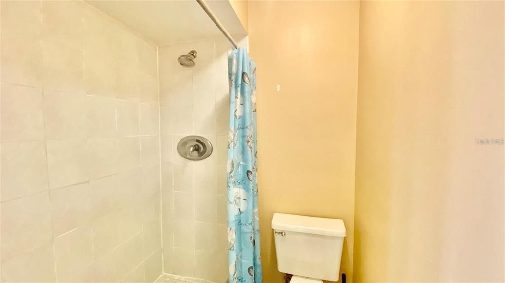 На продажу: $110,000 (2 спален, 2 ванн, 1127 Квадратных фут)