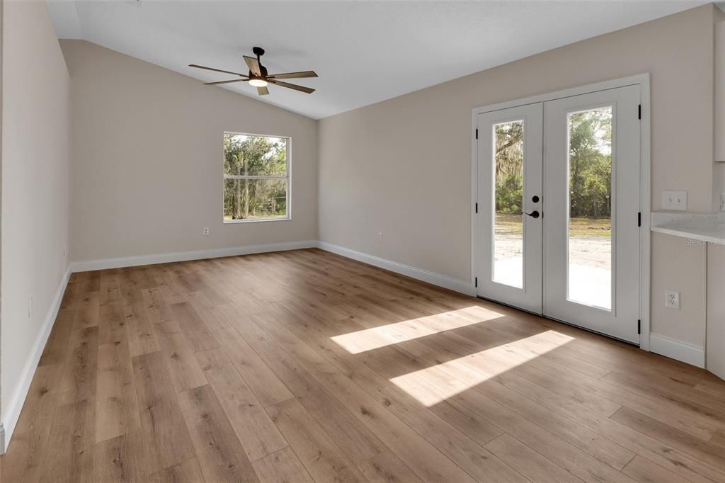 For Sale: $475,000 (3 beds, 2 baths, 1468 Square Feet)