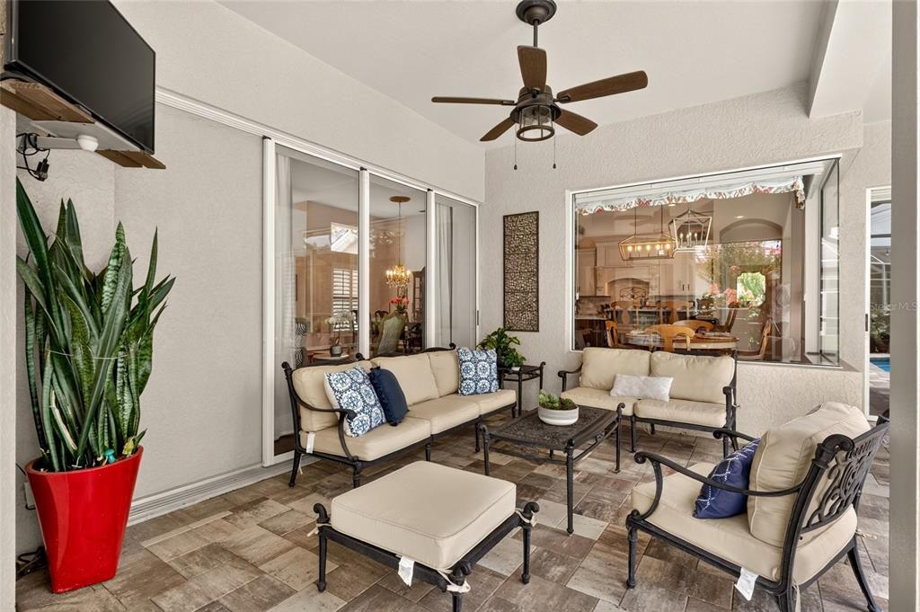 En Venta: $967,000 (4 camas, 3 baños, 2912 Pies cuadrados)