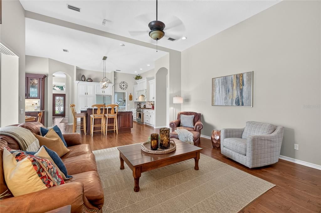 En Venta: $967,000 (4 camas, 3 baños, 2912 Pies cuadrados)
