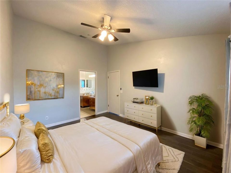 For Rent: $1,900 (2 beds, 2 baths, 1140 Square Feet)