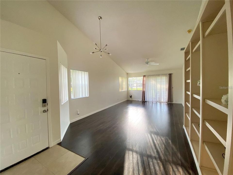For Rent: $1,900 (2 beds, 2 baths, 1140 Square Feet)