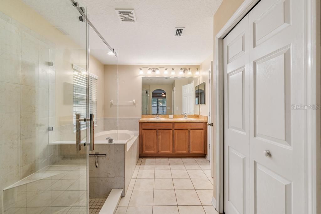 For Sale: $338,500 (3 beds, 2 baths, 1436 Square Feet)