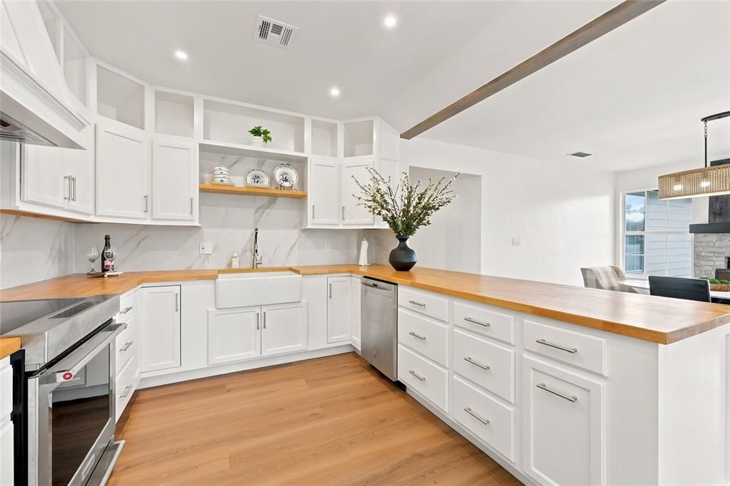For Sale: $440,000 (3 beds, 2 baths, 1667 Square Feet)