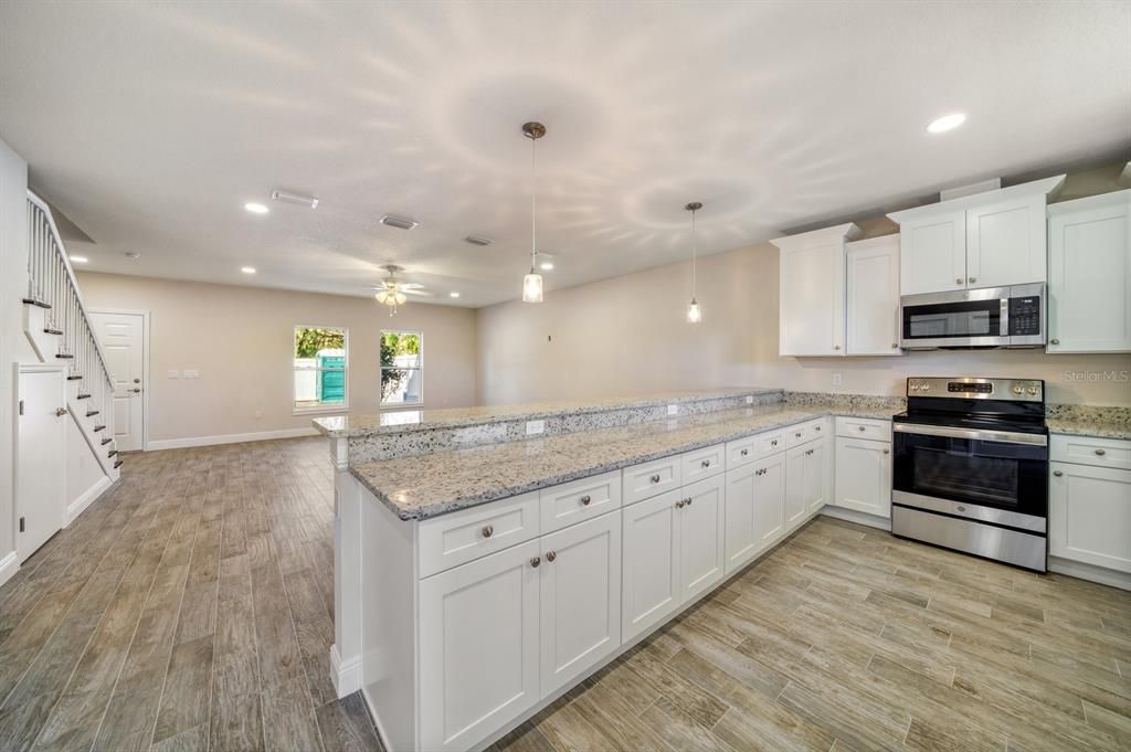 В аренду: $2,350 (3 спален, 2 ванн, 1800 Квадратных фут)