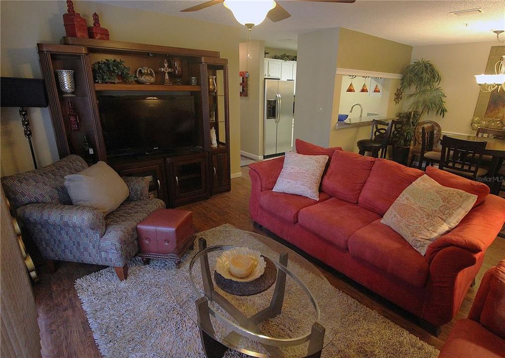 В аренду: $1,945 (2 спален, 2 ванн, 1119 Квадратных фут)