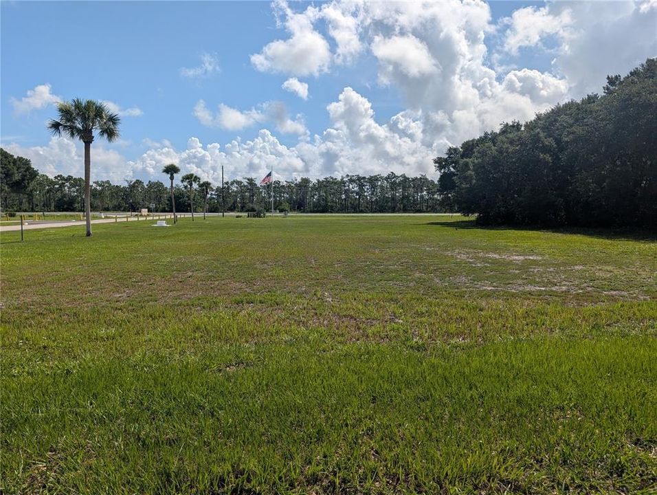 На продажу: $325,000 (1.97 acres)