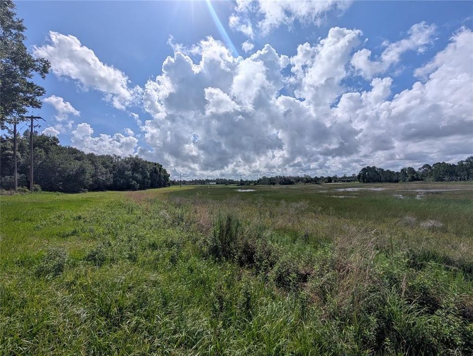 На продажу: $325,000 (1.97 acres)