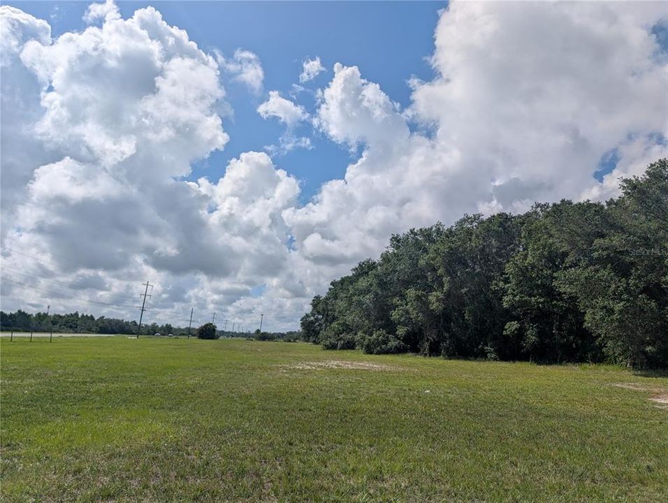 На продажу: $325,000 (1.97 acres)