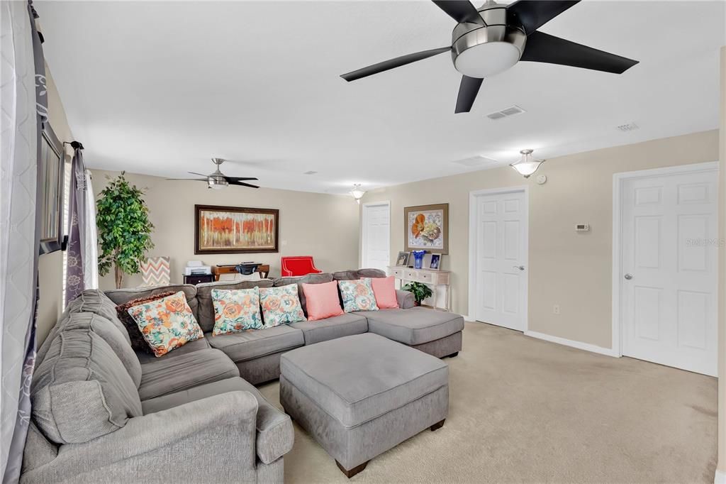 For Sale: $330,000 (3 beds, 2 baths, 1880 Square Feet)