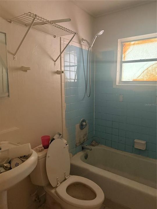 На продажу: $350,000 (8 спален, 0 ванн, 2716 Квадратных фут)