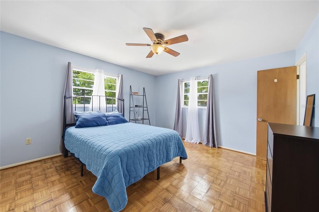 En Venta: $475,000 (4 camas, 2 baños, 2105 Pies cuadrados)
