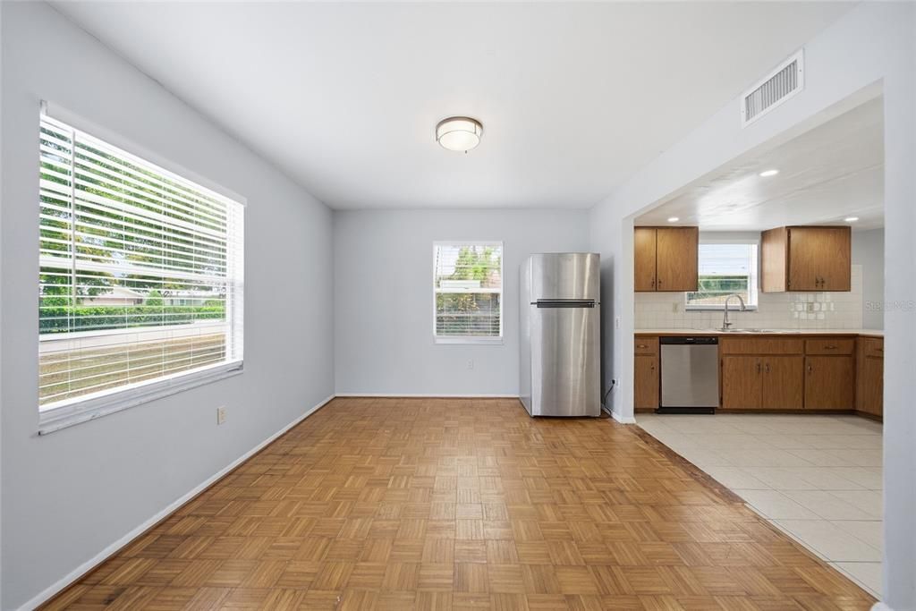 En Venta: $475,000 (4 camas, 2 baños, 2105 Pies cuadrados)