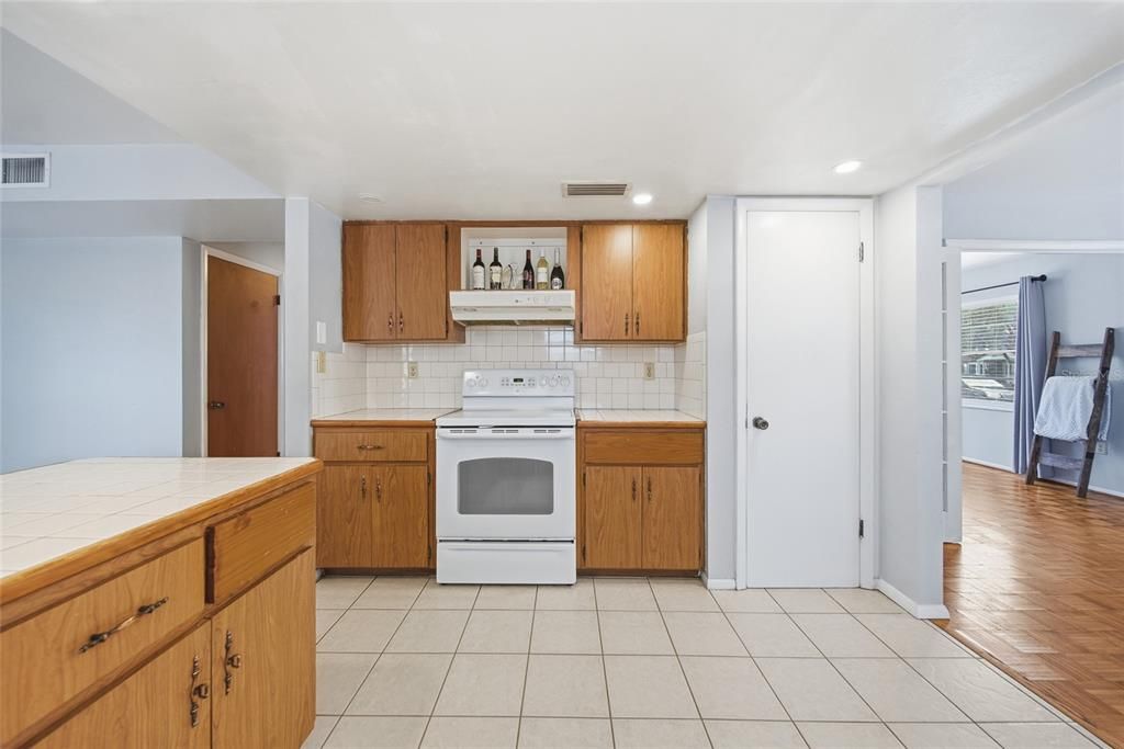 En Venta: $475,000 (4 camas, 2 baños, 2105 Pies cuadrados)