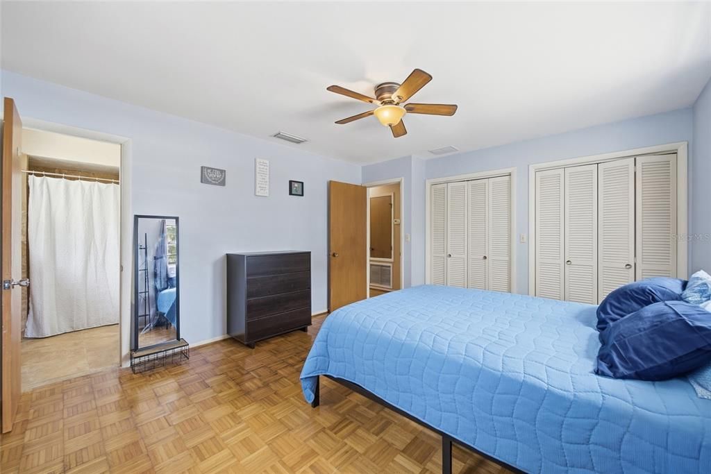 En Venta: $475,000 (4 camas, 2 baños, 2105 Pies cuadrados)