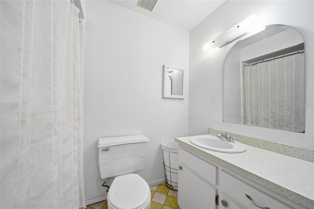 En Venta: $475,000 (4 camas, 2 baños, 2105 Pies cuadrados)