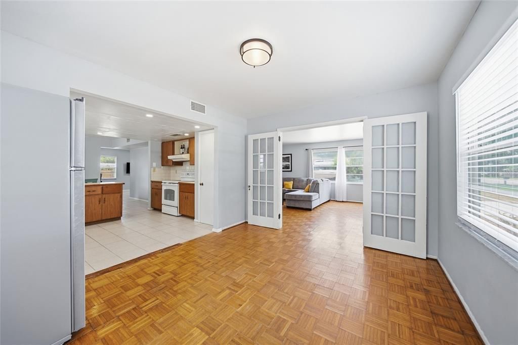 En Venta: $475,000 (4 camas, 2 baños, 2105 Pies cuadrados)