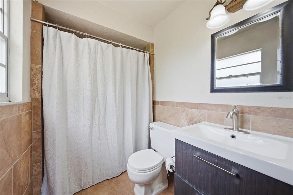 En Venta: $475,000 (4 camas, 2 baños, 2105 Pies cuadrados)