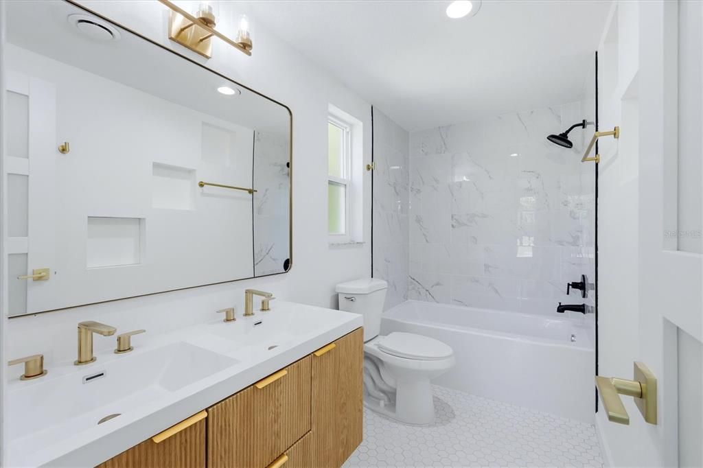 For Sale: $329,000 (3 beds, 2 baths, 1248 Square Feet)