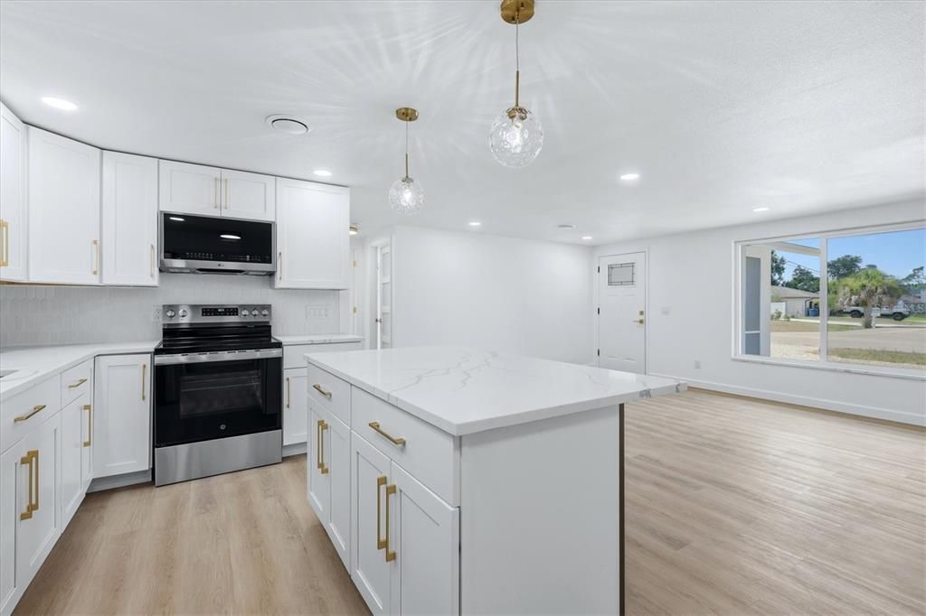 For Sale: $329,000 (3 beds, 2 baths, 1248 Square Feet)