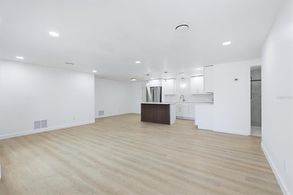 For Sale: $329,000 (3 beds, 2 baths, 1248 Square Feet)