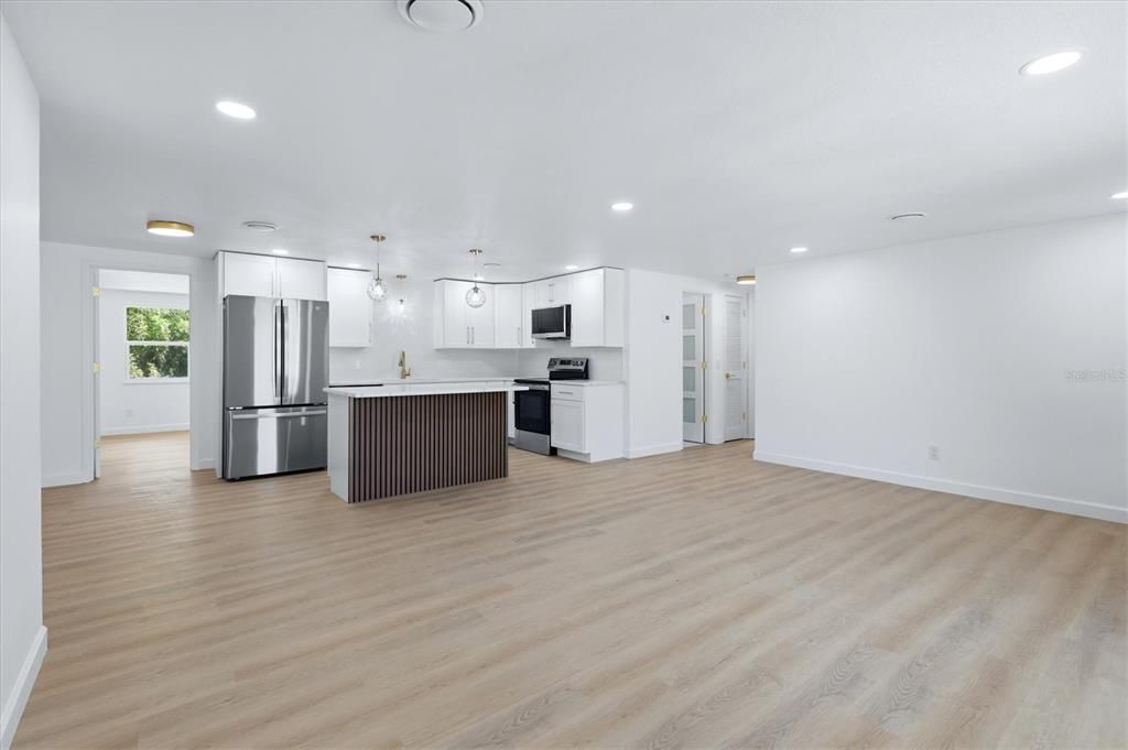 For Sale: $329,000 (3 beds, 2 baths, 1248 Square Feet)