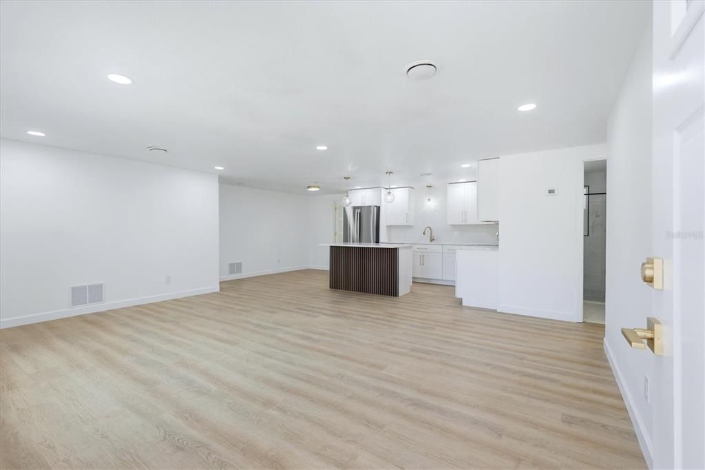 For Sale: $329,000 (3 beds, 2 baths, 1248 Square Feet)
