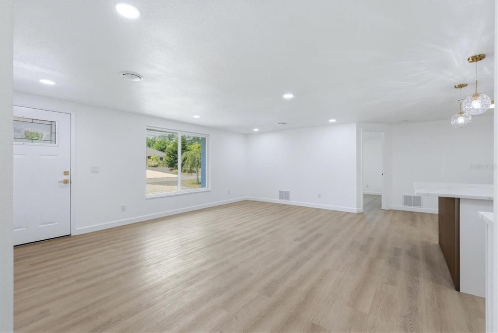 For Sale: $329,000 (3 beds, 2 baths, 1248 Square Feet)
